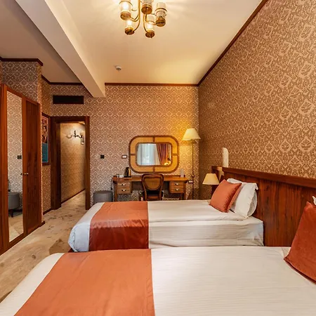 Hotel 74 *